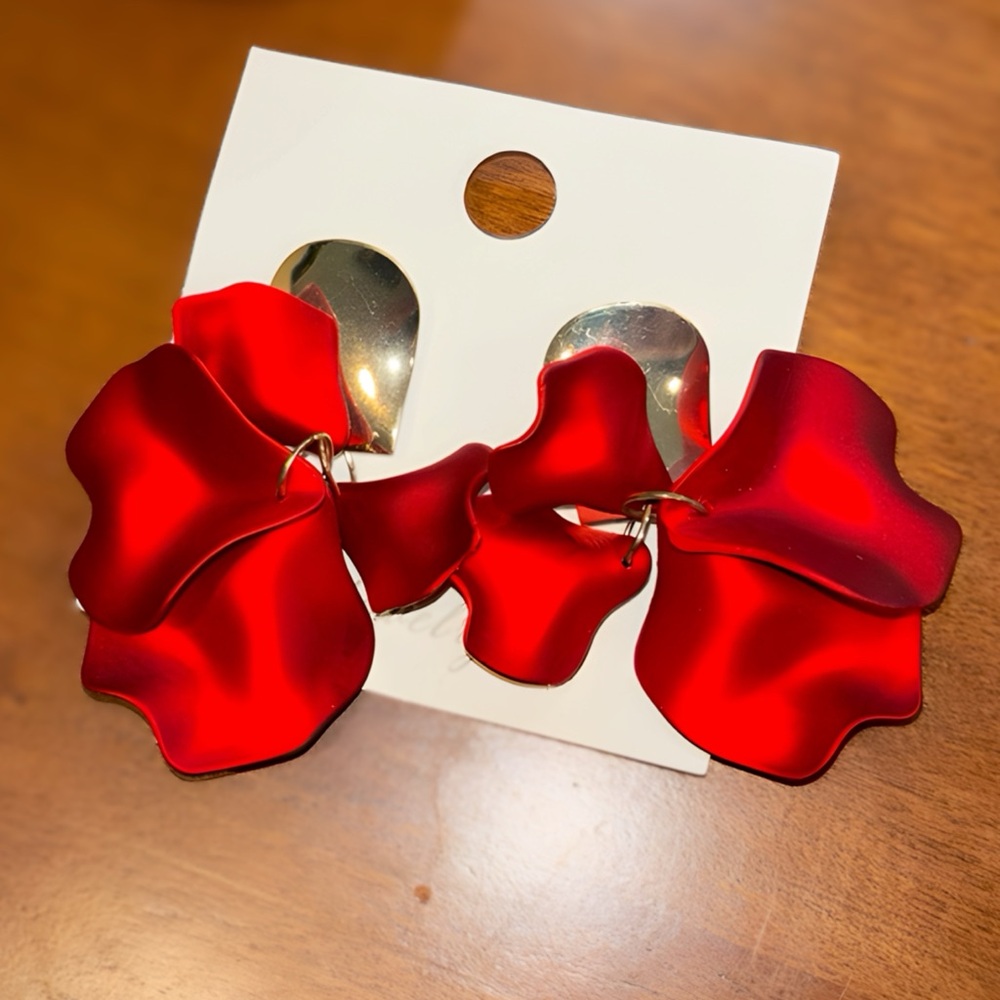 Red Petal Gold Tone Stud Dangler Earrings. NWT. - Picture 3 of 3